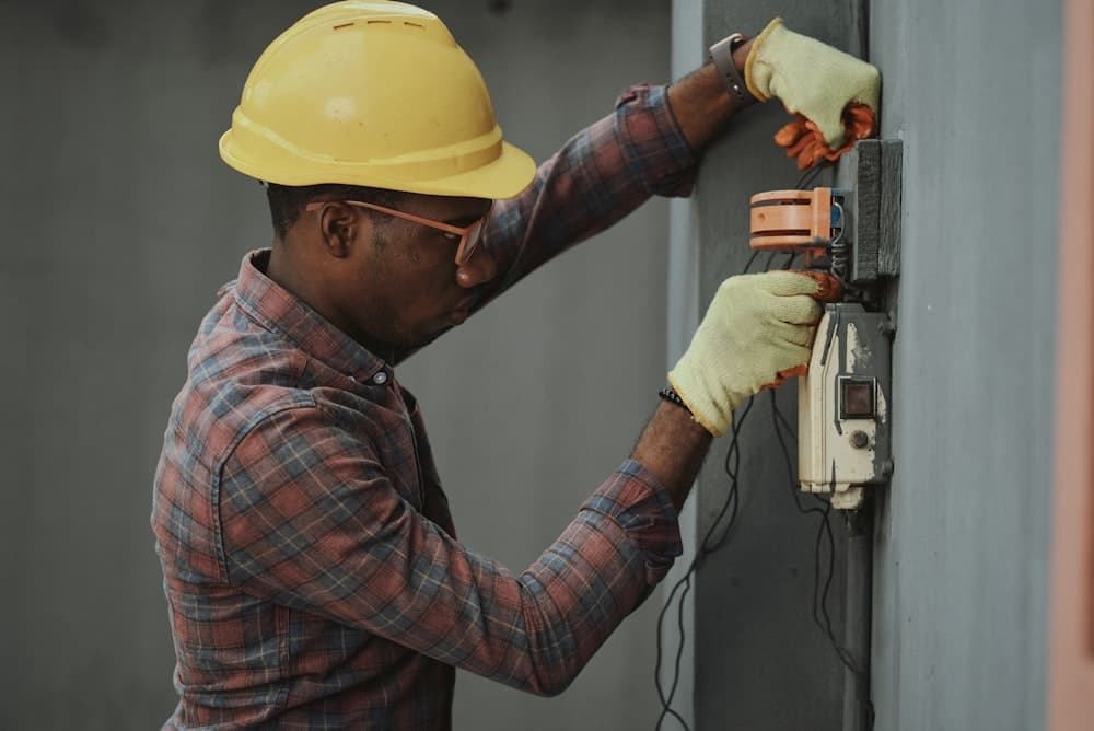 Handyman vs contractor decision guide for Texas homeowners